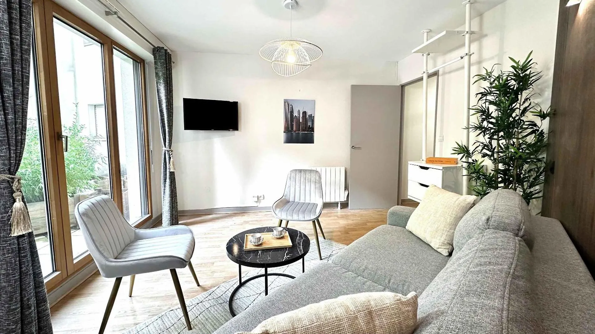 Apartment With Terrace In Porte De Versailles